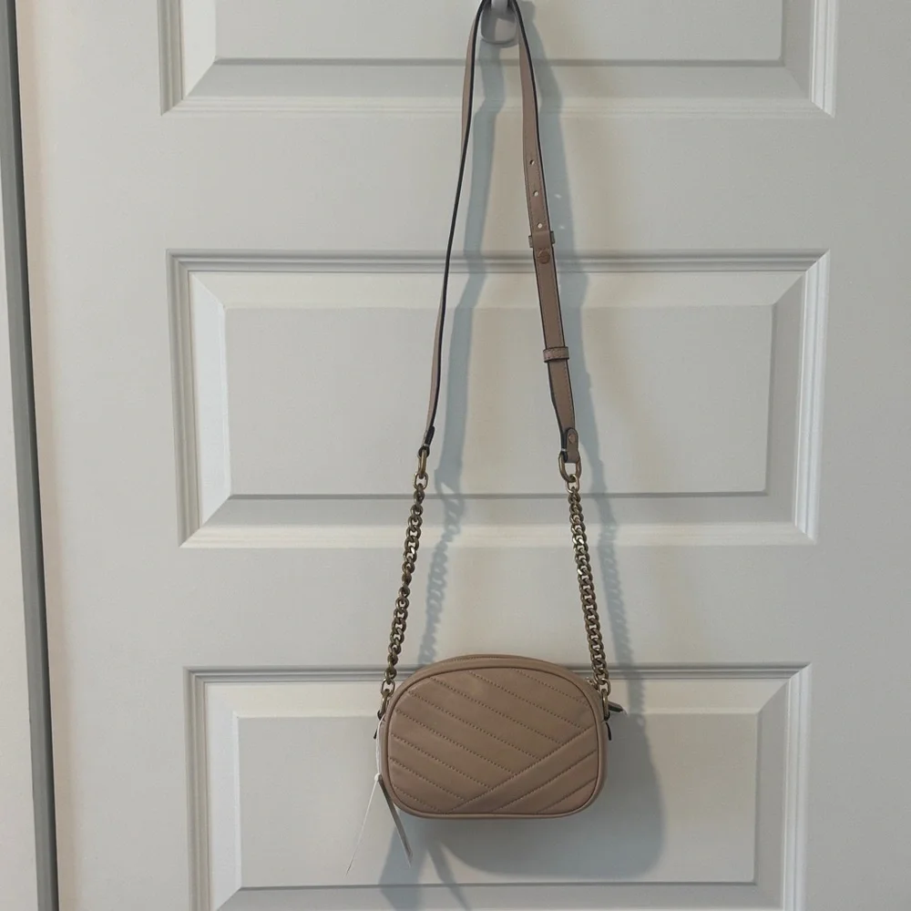 Tory Burch Quilted Camera Crossbody in Taupe - Picture 4 of 6